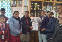 प्रेस सेन्टरको स्थापना दिवसमा बिद्यालयलाई शैक्षिक तथा खेलकुद सामग्री हस्तान्तरण