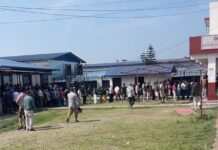 यातायात कार्यलयमा स्मार्ट लाईसेन्स लिनेहरुको लामो लाईन, एउटा कोठावाट मात्रै लाईसेन्स वितरण हुँदा सेवाग्राहीलाई सास्ती